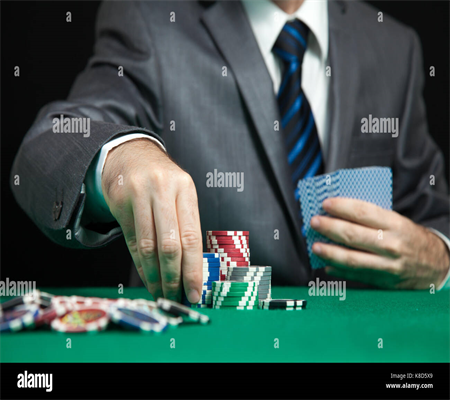 Chiến Thuật Đánh Bài Poker Texas Hold'em Với Sự Ưu Tiên Thùng Phá Sảnh